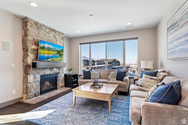 living area featuring recessed lighting, wood finished floors, and a fireplace