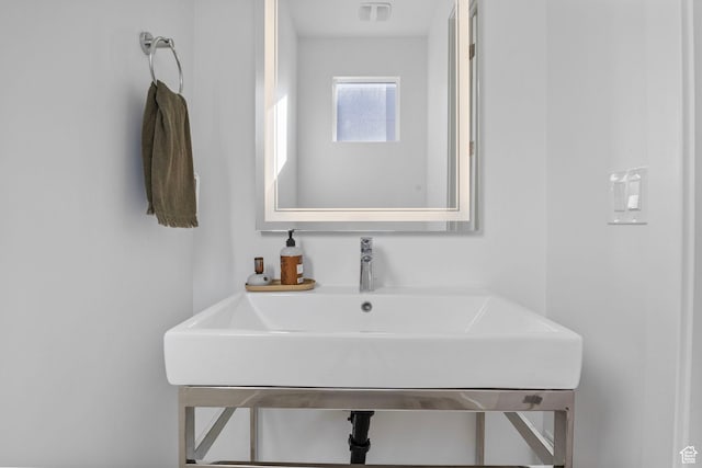 bathroom featuring sink