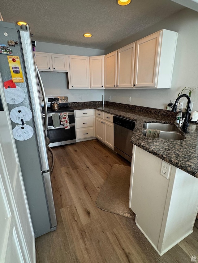 173 E Fidllers Canyon Rd Unit 17, Cedar City, UT 84721 - kitchen featuring wood finished floors, a textured ceiling, stainless steel appliances, and a sink