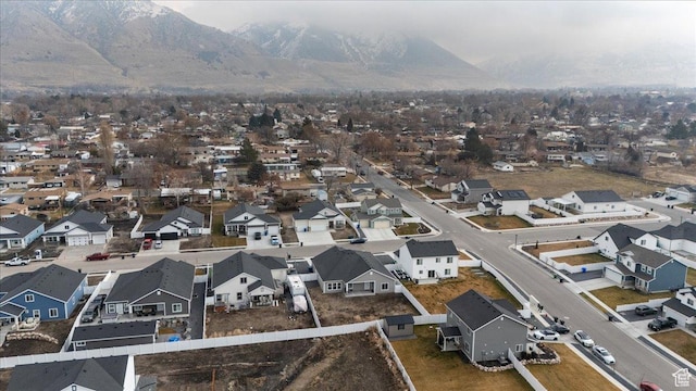 birds eye view of property featuring a mountain view