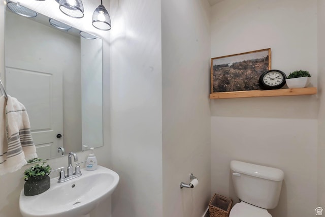 bathroom featuring toilet and sink