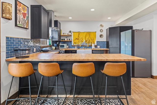 87 N 100 W, Marysvale, UT 84750 - kitchen featuring a breakfast bar, kitchen peninsula, sink, and light hardwood / wood-style floors