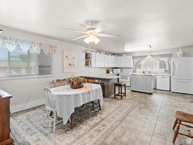 dining room with ceiling fan