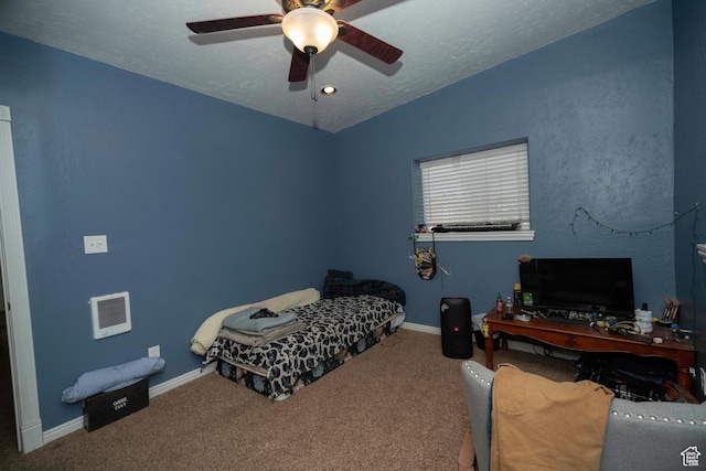 bedroom with carpet floors, a textured ceiling, and ceiling fan