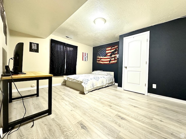 1094 W 400 S, Layton, UT 84041 - bedroom featuring light wood-style flooring, baseboards, and a textured ceiling
