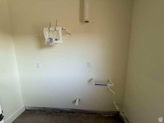 washroom featuring baseboards