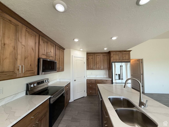 1030 N 200 E, Ferron, UT 84523 - kitchen featuring stainless steel appliances, a sink, dark wood-type flooring, a textured ceiling, and recessed lighting