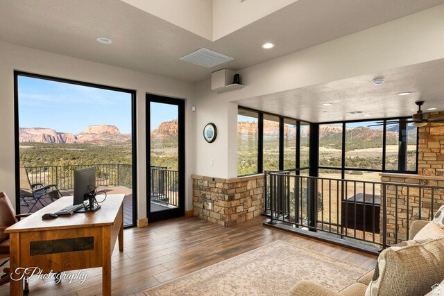 sunroom featuring ceiling fan