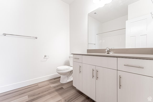 13742 S Hanley Ln Unit Gg303, Riverton, UT 84096 - full bath with vanity and wood finished floors