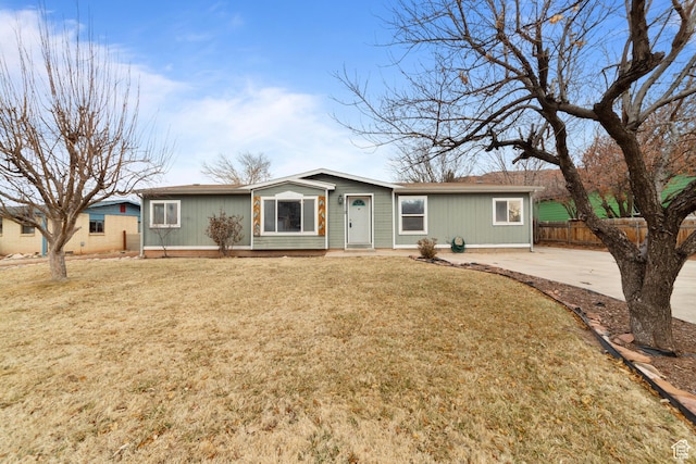 single story home with a front lawn