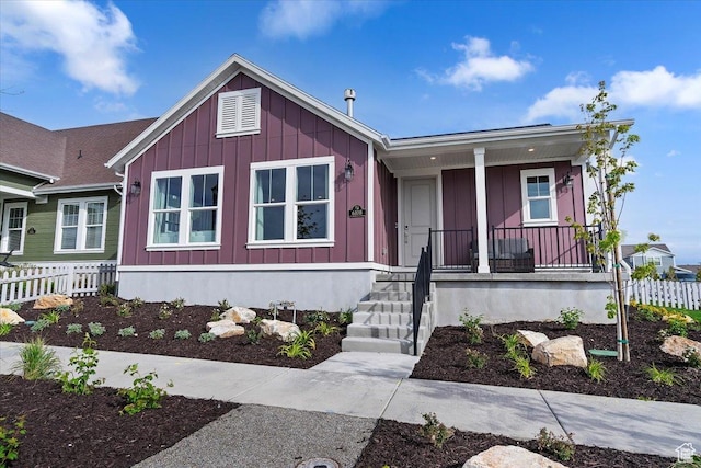 view of front of property featuring a porch