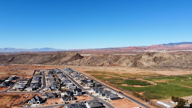 bird's eye view with a mountain view