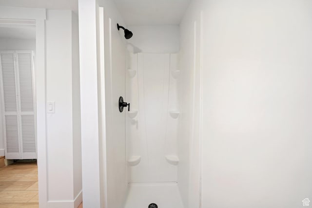 bathroom featuring a shower