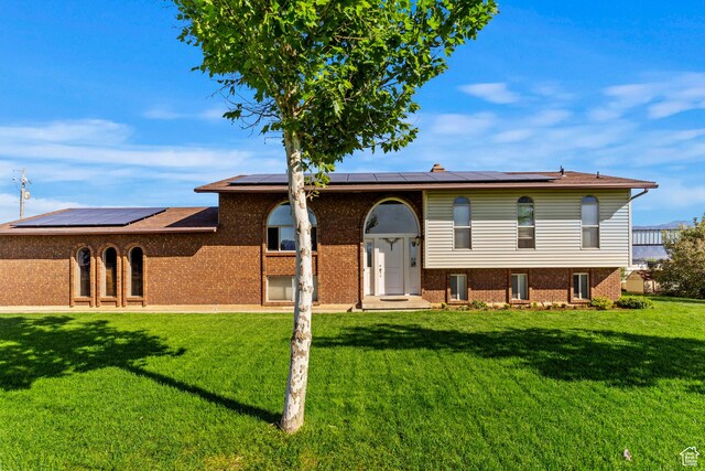 712 S 6150 W, Ogden, UT 84404 - bi-level home featuring a front yard and solar panels