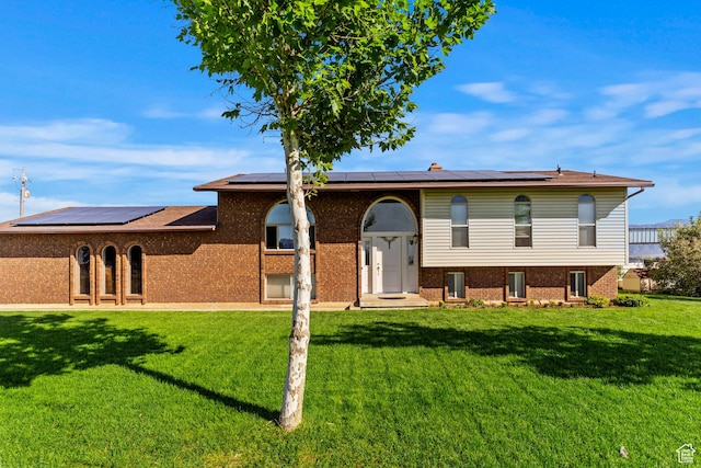 712 S 6150 W, Ogden, UT 84404 - split foyer home with a front lawn and solar panels