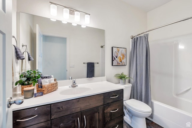 full bathroom featuring shower / tub combo with curtain, vanity, and toilet
