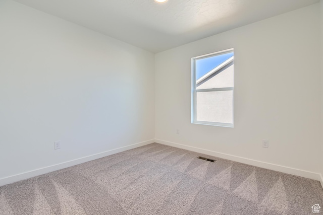 unfurnished room featuring carpet floors