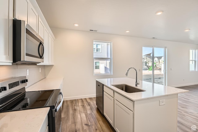 1639 N 800 W, Salem, UT 84653 - kitchen featuring appliances with stainless steel finishes, a sink, light wood-style floors, healthy amount of natural light, and recessed lighting