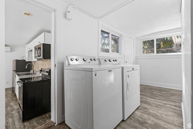789 27th St, Ogden, UT 84403 - laundry room with sink, light hardwood / wood-style floors, and washing machine and clothes dryer