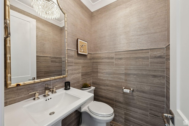 2905 E Denmark Dr, Cottonwood Heights, UT 84121 - bathroom featuring an inviting chandelier, decorative backsplash, tile walls, toilet, and a sink