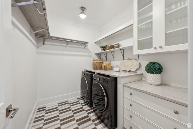 2905 E Denmark Dr, Cottonwood Heights, UT 84121 - laundry area with washing machine and clothes dryer, tile patterned floors, and baseboards