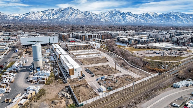 bird's eye view featuring a mountain view