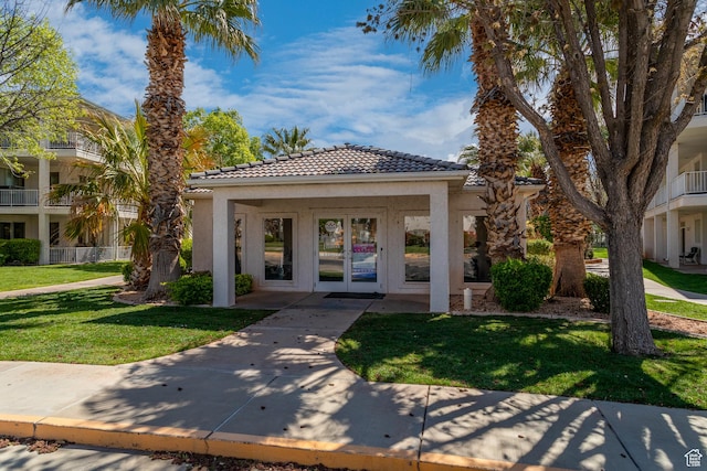 view of front of house featuring a front yard