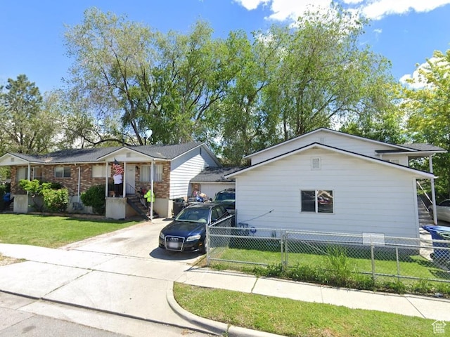 view of front of house with a front lawn