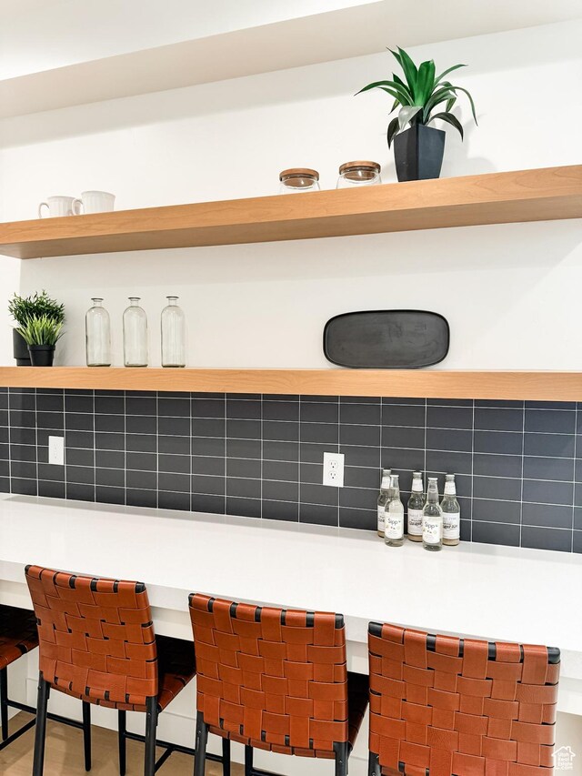 994 W Union Bench Dr S, Mapleton, UT 84664 - details featuring decorative backsplash