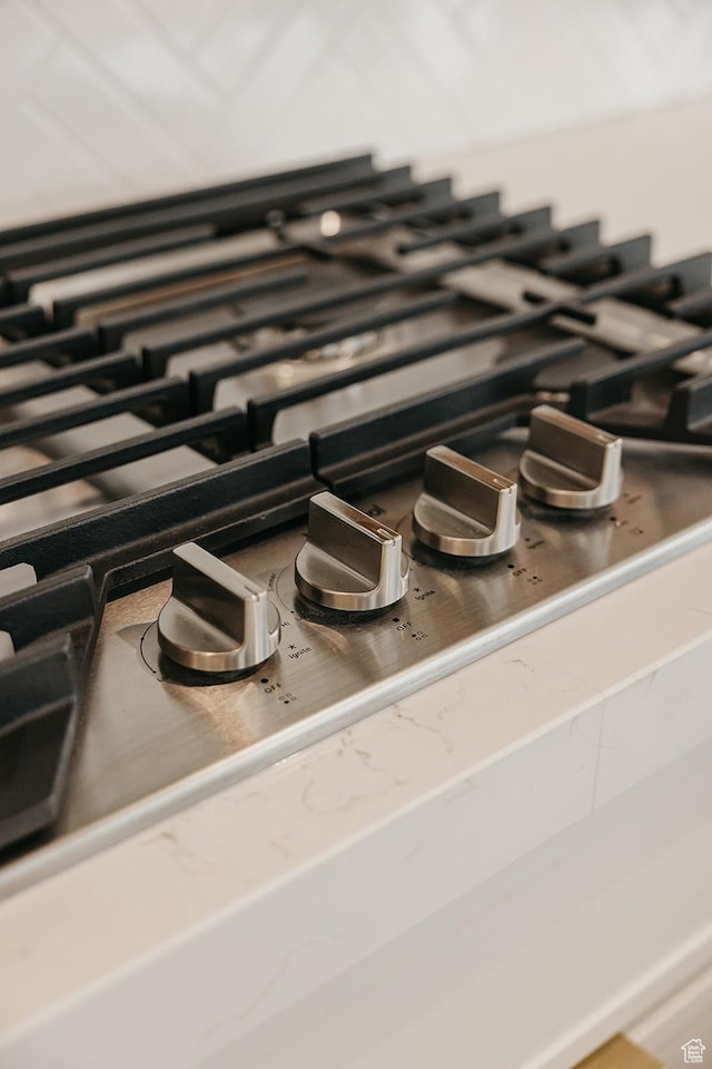 994 W Union Bench Dr S, Mapleton, UT 84664 - details featuring stainless steel gas stovetop