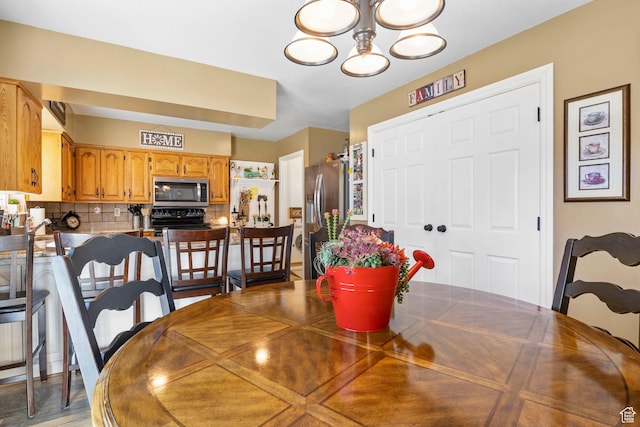 440 W Cottonwood Ln, Ferron, UT 84523 - dining area with a notable chandelier