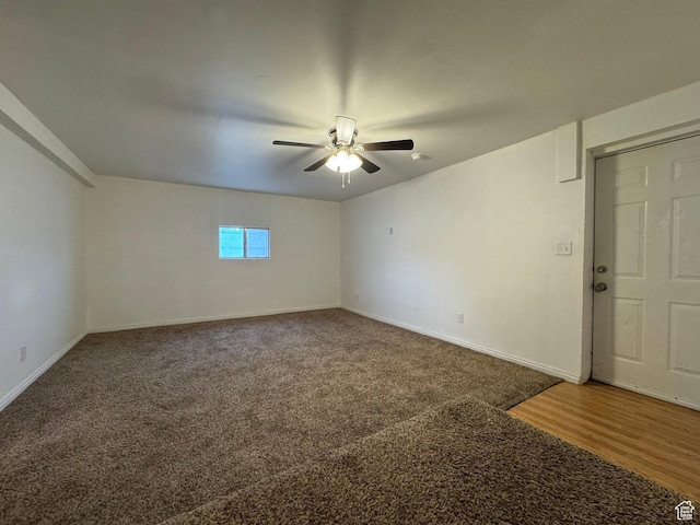 carpeted spare room featuring ceiling fan