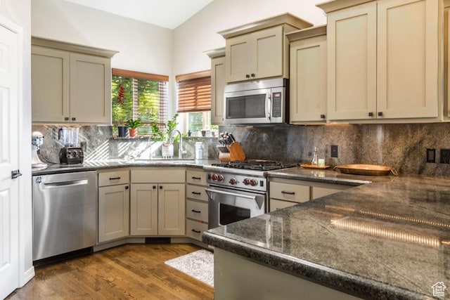 3942 View Pointe Dr, Park City, UT 84098 - kitchen with dark wood-type flooring, sink, tasteful backsplash, vaulted ceiling, and stainless steel appliances