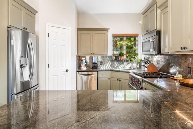 3942 View Pointe Dr, Park City, UT 84098 - kitchen with stainless steel appliances, sink, kitchen peninsula, and decorative backsplash