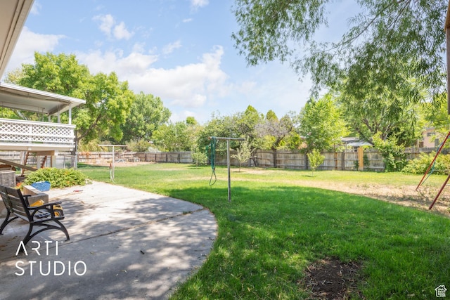 view of yard featuring a patio