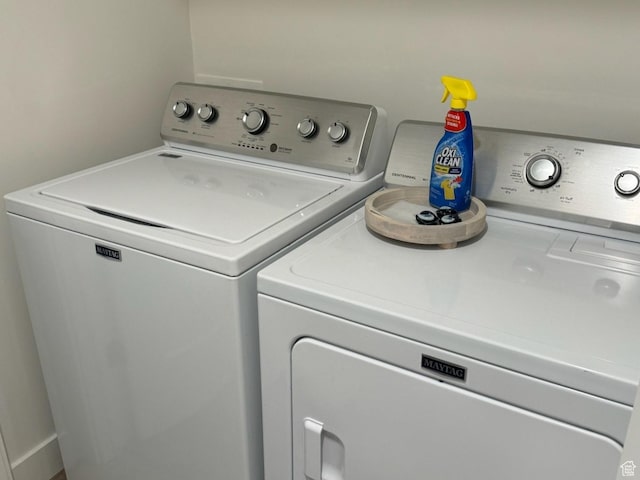 washroom with laundry area and washing machine and dryer
