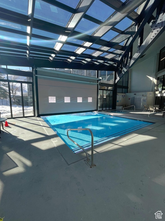 view of swimming pool