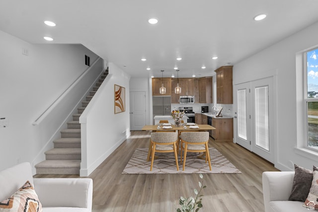 550 N 735 W, Smithfield, UT 84335 - dining area featuring sink and light hardwood / wood-style flooring