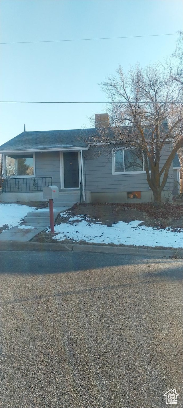 view of front of property