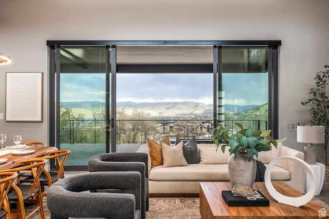 1817 W Skyridge Dr, Heber City, UT 84032 - living area featuring a mountain view
