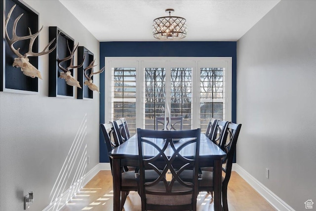 818 Summit Dr, Smithfield, UT 84335 - dining area featuring plenty of natural light, light wood-style floors, and baseboards