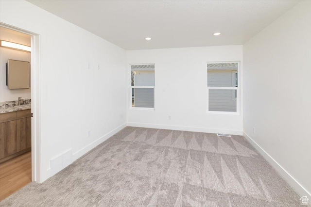 248 W 370 N, Smithfield, UT 84335 - unfurnished room featuring light colored carpet and sink