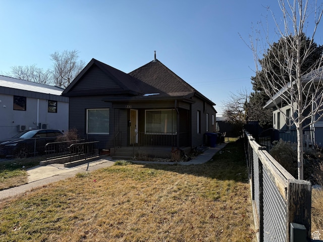 view of front of house featuring a front yard