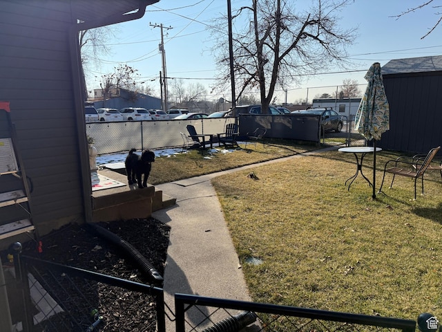 view of yard featuring a swimming pool