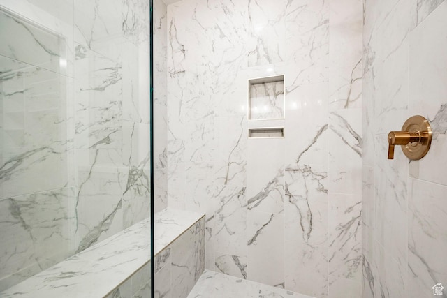 bathroom featuring a tile shower