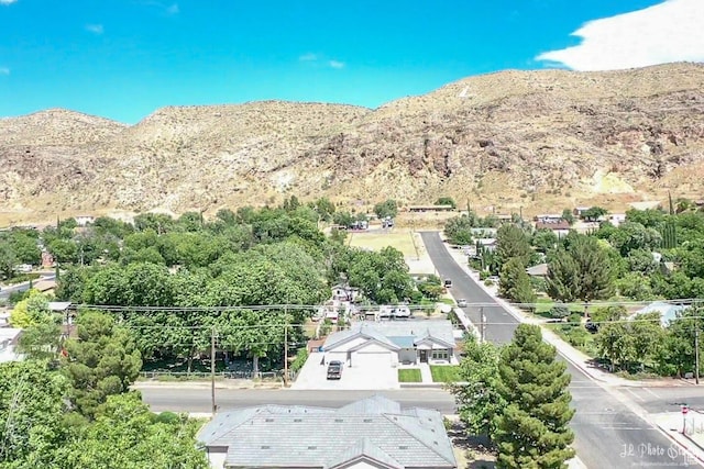 bird's eye view with a mountain view