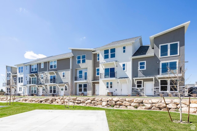 exterior space featuring a yard