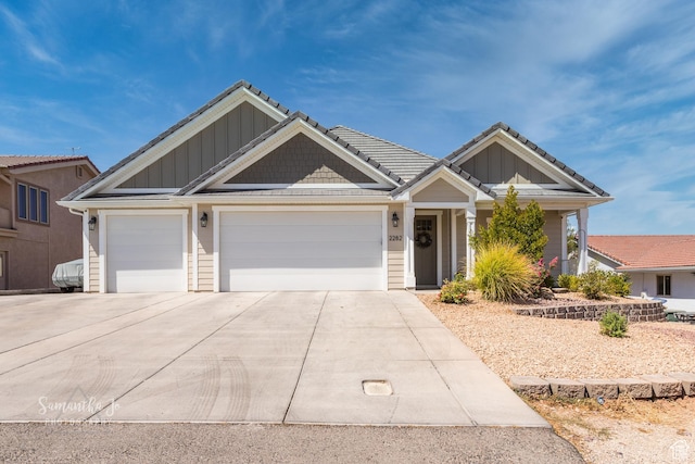 view of front facade featuring a garage