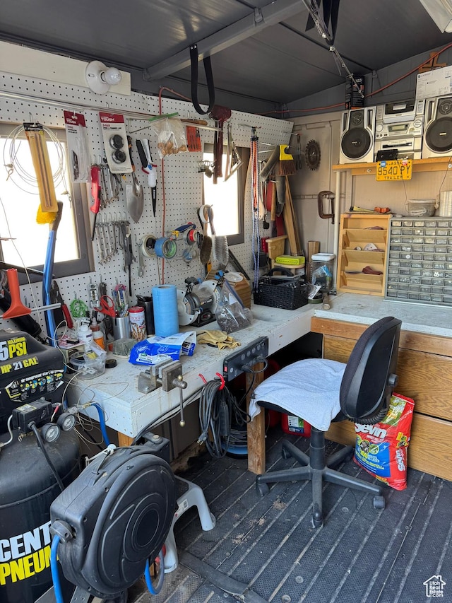 1150 W Red Hills Pkwy Unit 123, Washington, UT 84780 - garage featuring a workshop area