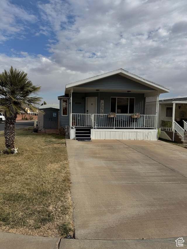 1150 W Red Hills Pkwy Unit 123, Washington, UT 84780 - view of front of property with a front lawn and covered porch